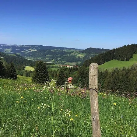 Gemutlich Eingerichtete Maisonette-wohnung Mit Balkon Und Ausblick Auf Berglandschaft דירה אוברשטאופן