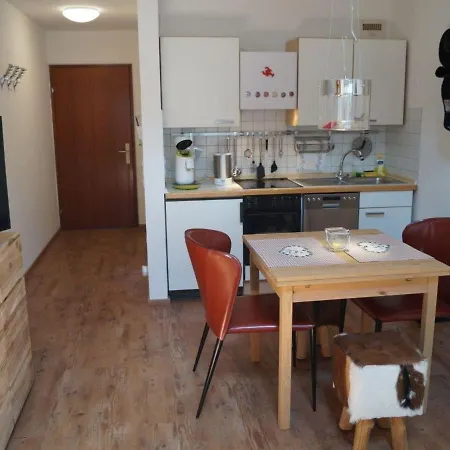 Gemutlich Eingerichtete Maisonette-wohnung Mit Balkon Und Ausblick Auf Berglandschaft