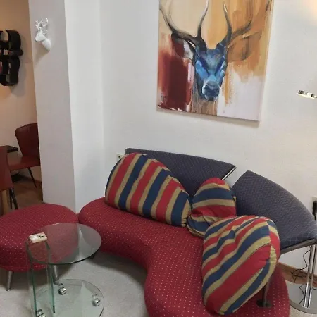 Gemutlich Eingerichtete Maisonette-wohnung Mit Balkon Und Ausblick Auf Berglandschaft *